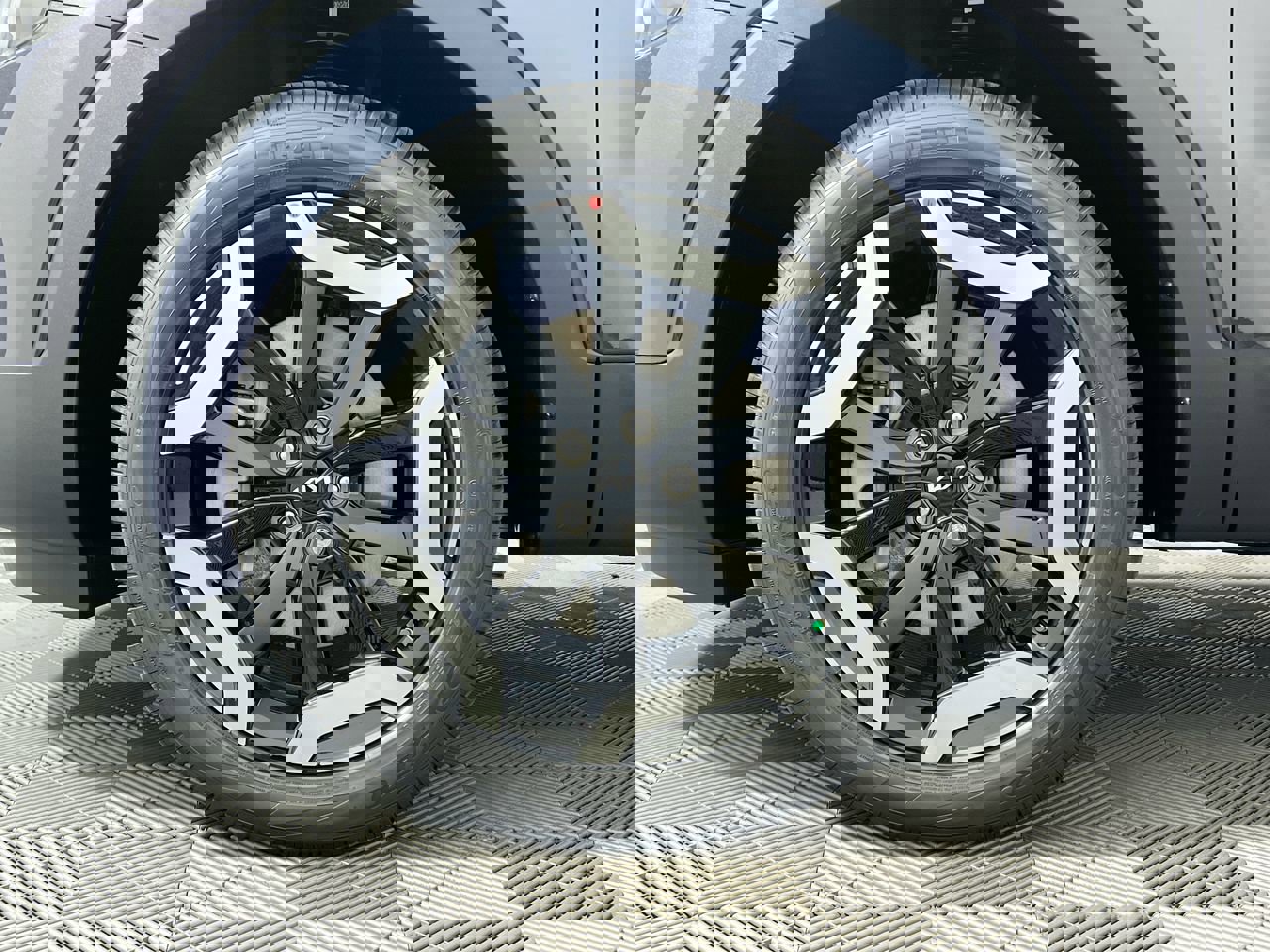 Certified 2024 Kia Telluride EX w/ EX Captain's Chair Package FWD image 10