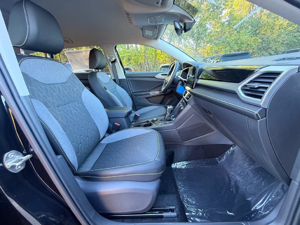 New 2027 Volkswagen Taos Sport AWD/4WD image 24