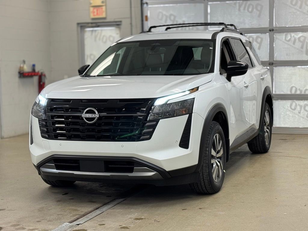 New 2026 Nissan Pathfinder SL image 3