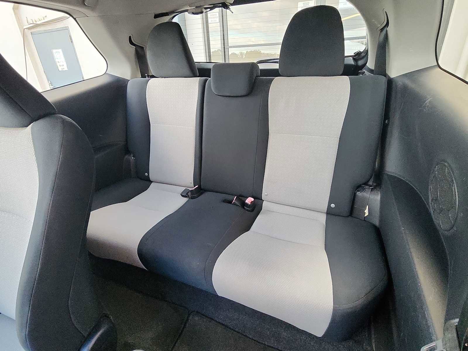 Used 2013 Toyota Yaris L image 22