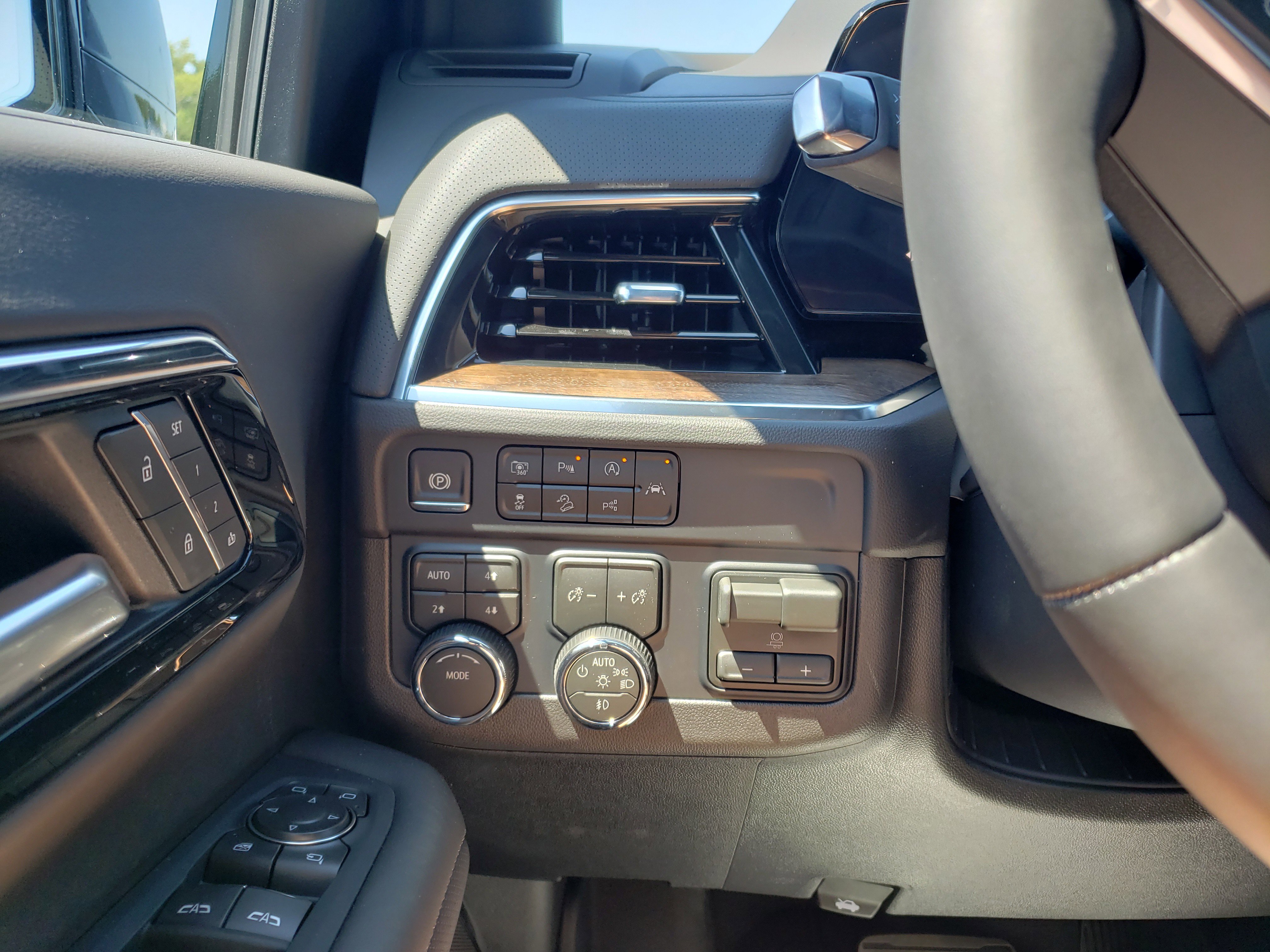 New 2026 Chevrolet Tahoe High Country w/ Sun And Tow Package AWD/4WD image 16