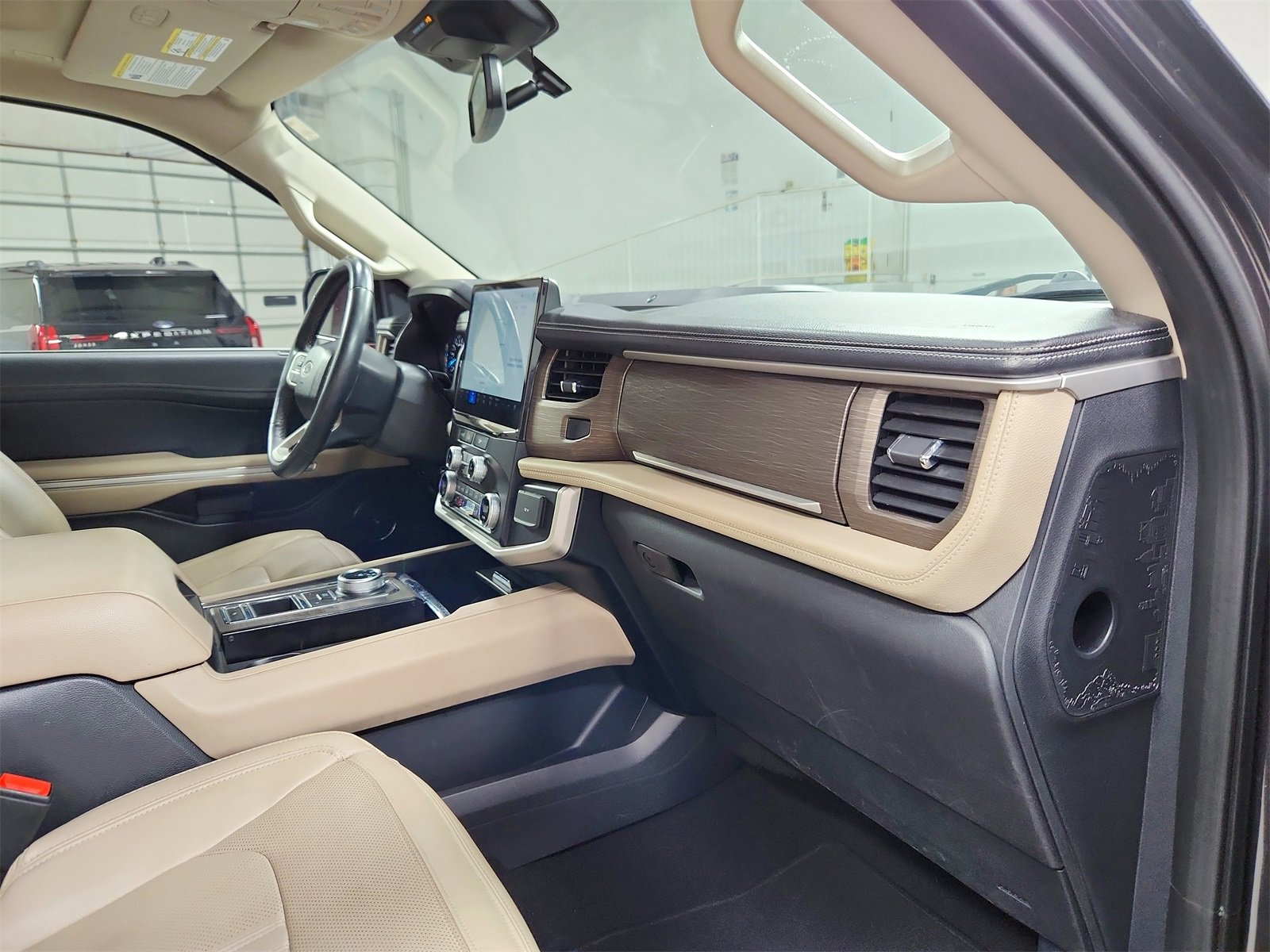 Used 2024 Ford Expedition Limited image 41