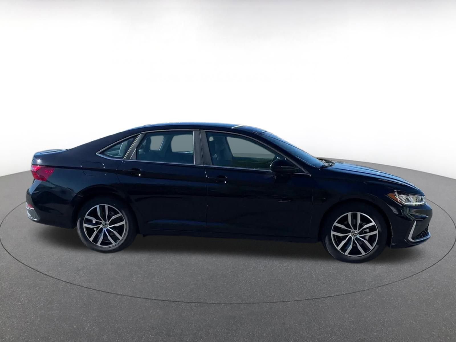 Used 2025 Volkswagen Jetta SE image 16