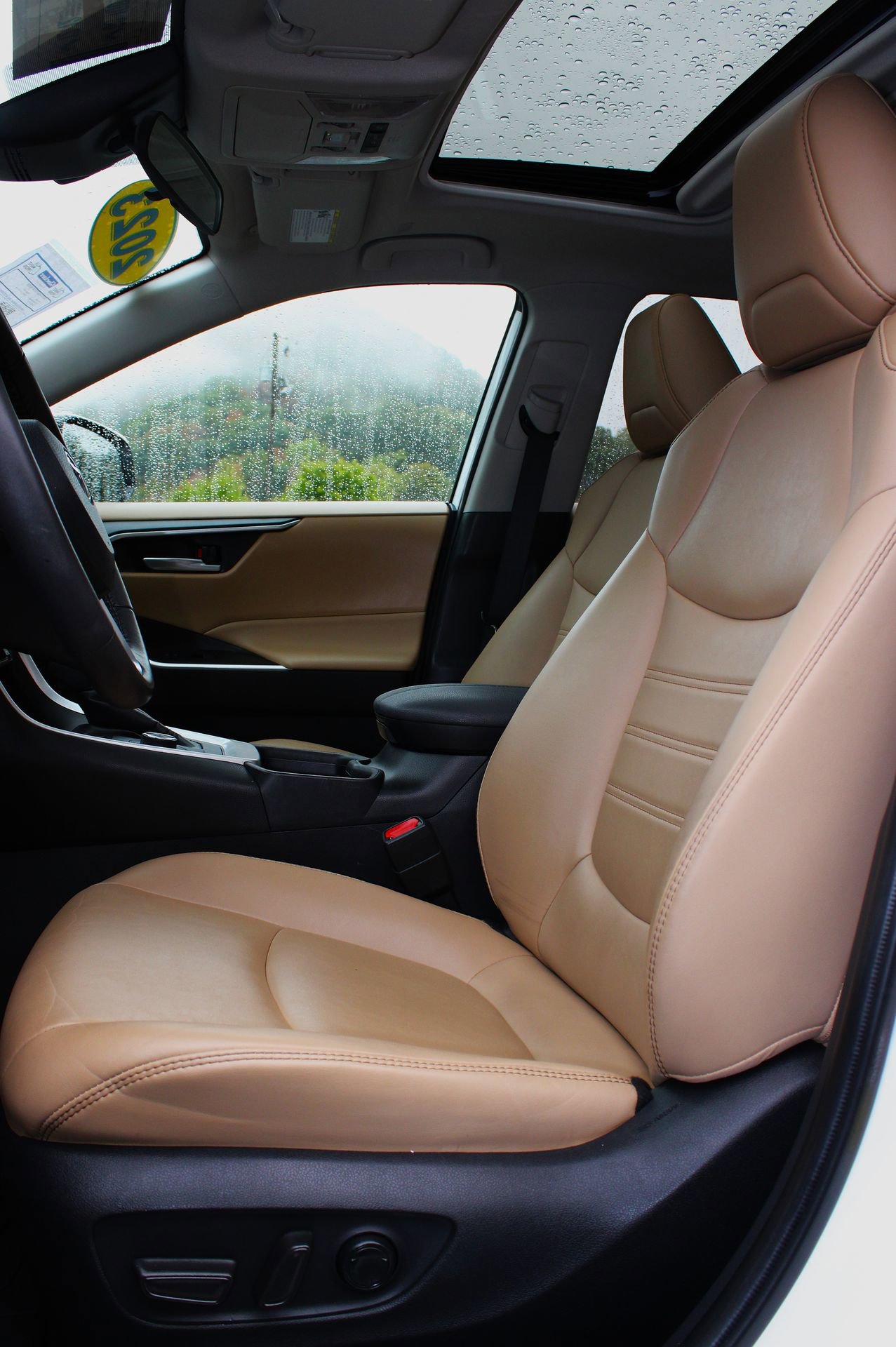 Used 2023 Toyota RAV4 XLE Premium image 16