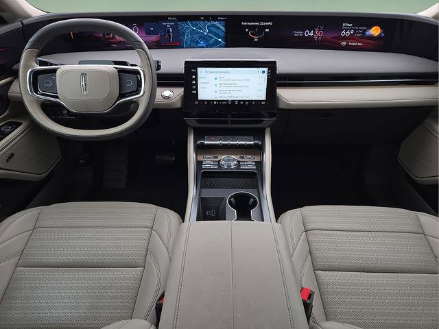 Used 2025 Lincoln Nautilus Reserve AWD/4WD image 18