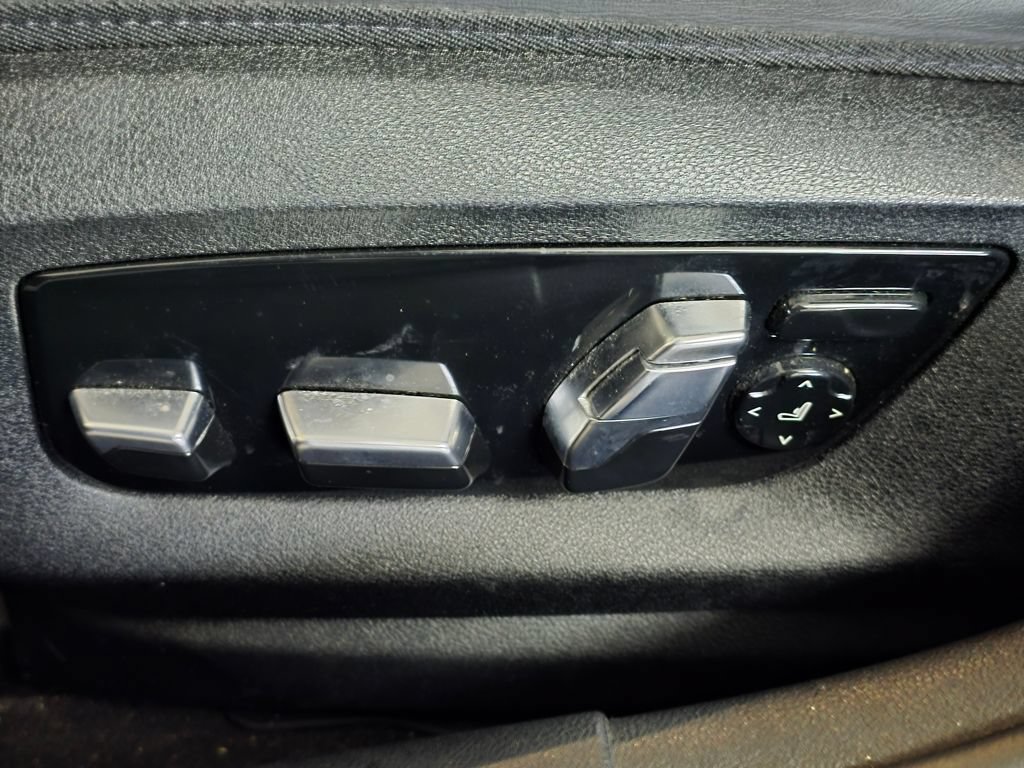 Used 2023 BMW M550i xDrive w/ Executive Package AWD/4WD image 17