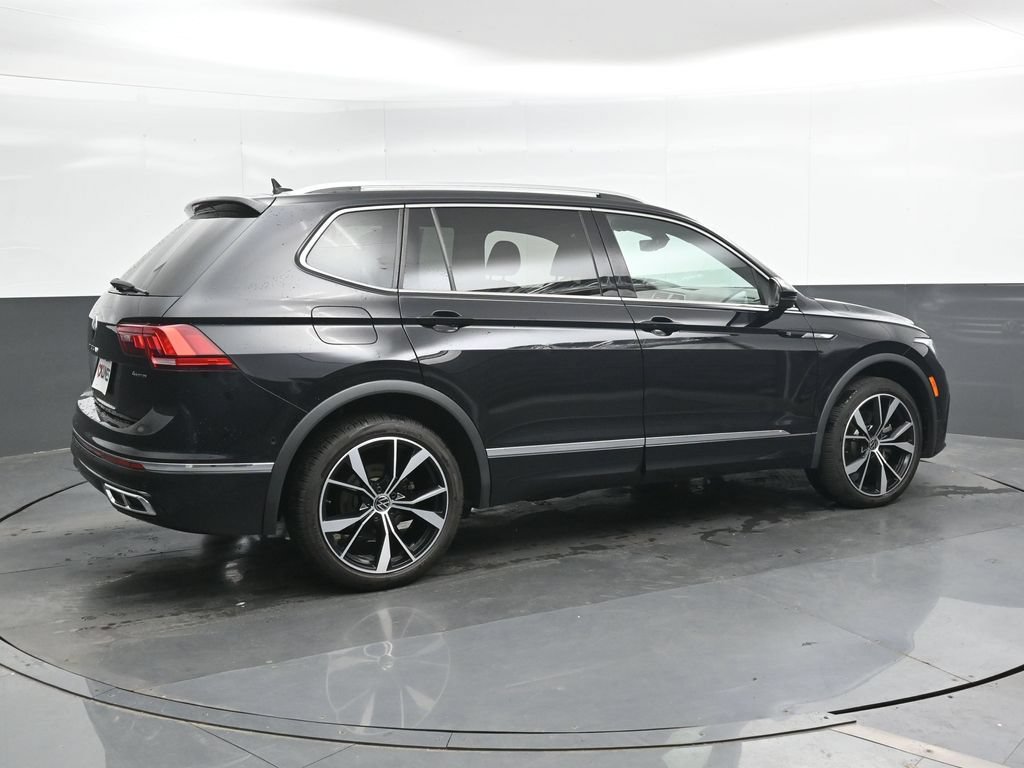 Used 2022 Volkswagen Tiguan SEL R-Line AWD/4WD image 3