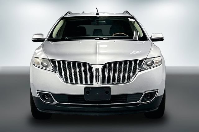 Used 2013 Lincoln MKX FWD image 2