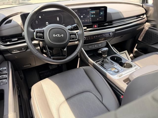 Used 2026 Kia Carnival SX w/ SX Dark Edition Package FWD image 8