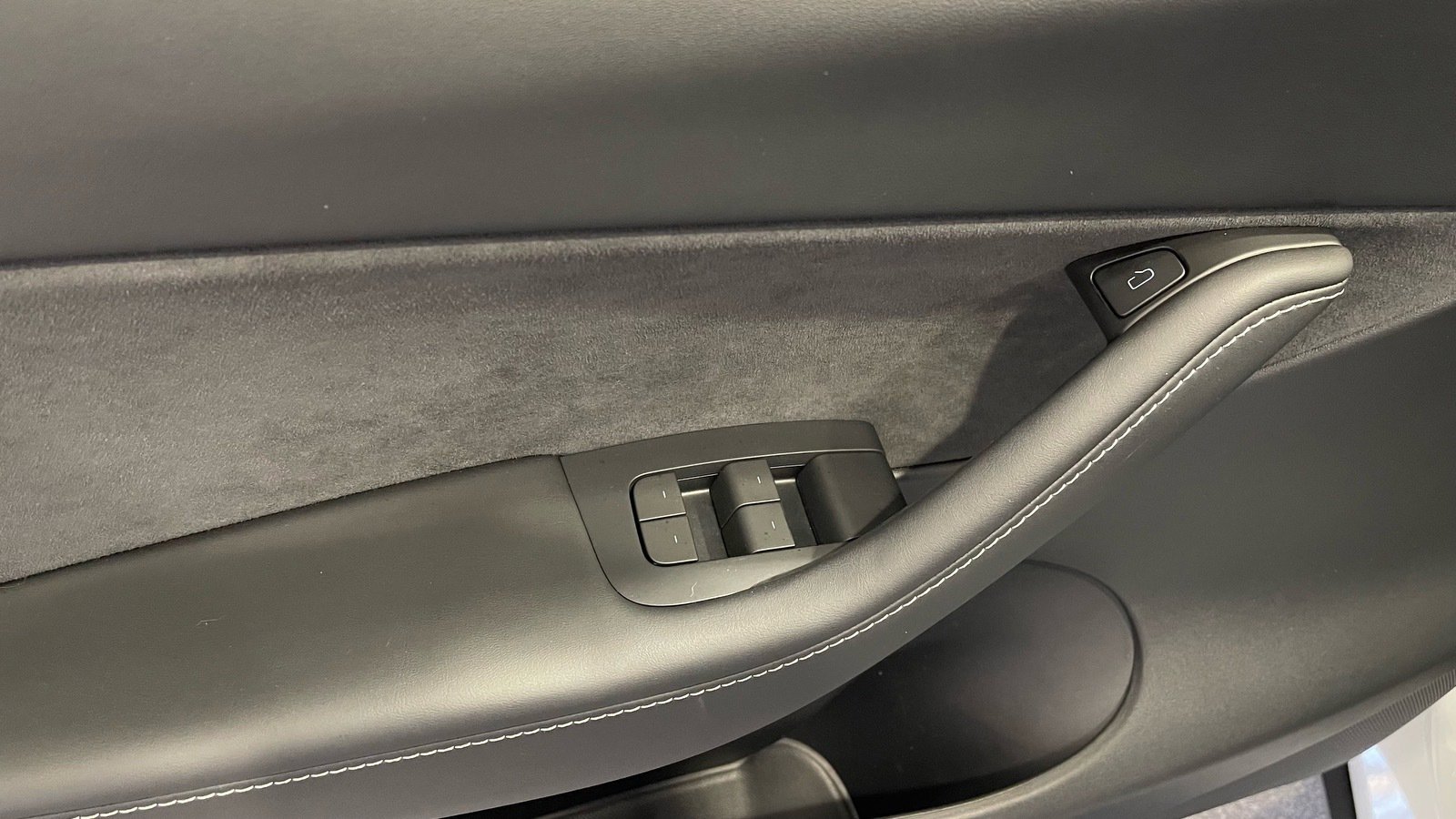 Used 2021 Tesla Model Y Long Range image 25