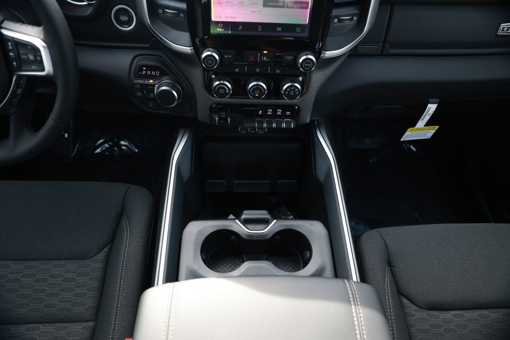 New 2026 RAM 1500 4x4 Crew Cab image 27