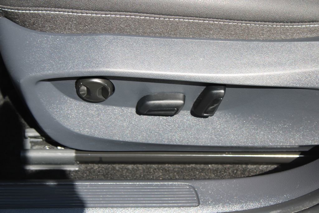 Certified 2024 Volkswagen Taos SE AWD/4WD image 10