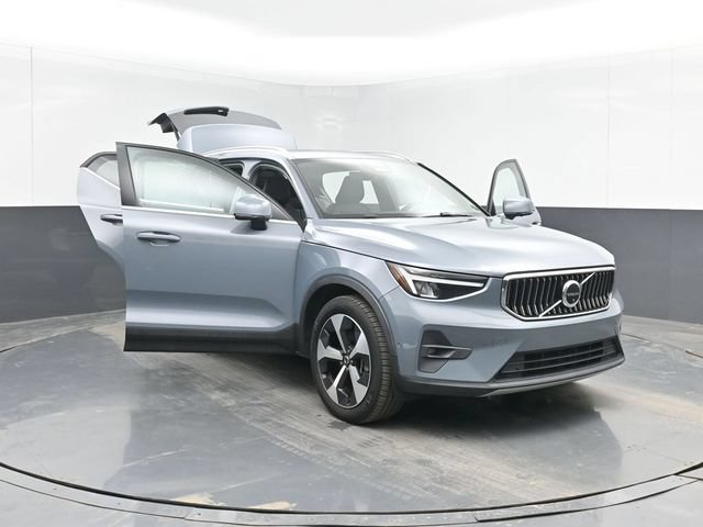 Used 2023 Volvo XC40 B4 Ultimate FWD image 45