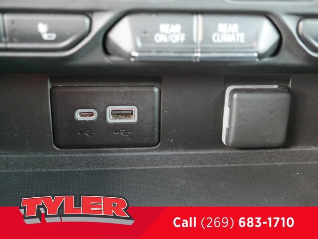 Used 2021 Chevrolet Suburban Z71 AWD/4WD image 39