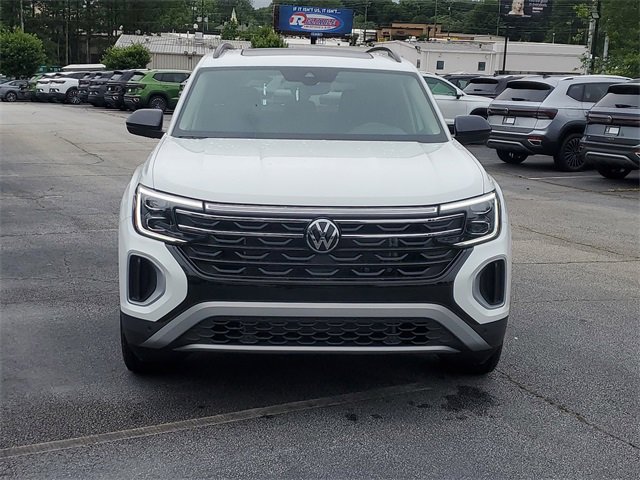 New 2025 Volkswagen Atlas Peak Edition SE image 2