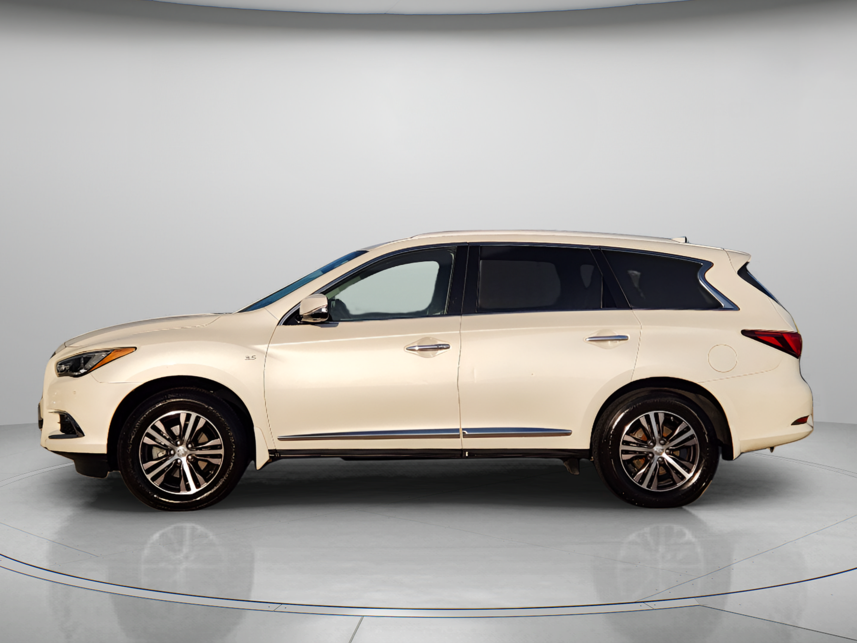 Used 2018 INFINITI QX60 Luxe w/ Premium Plus Package AWD/4WD image 2