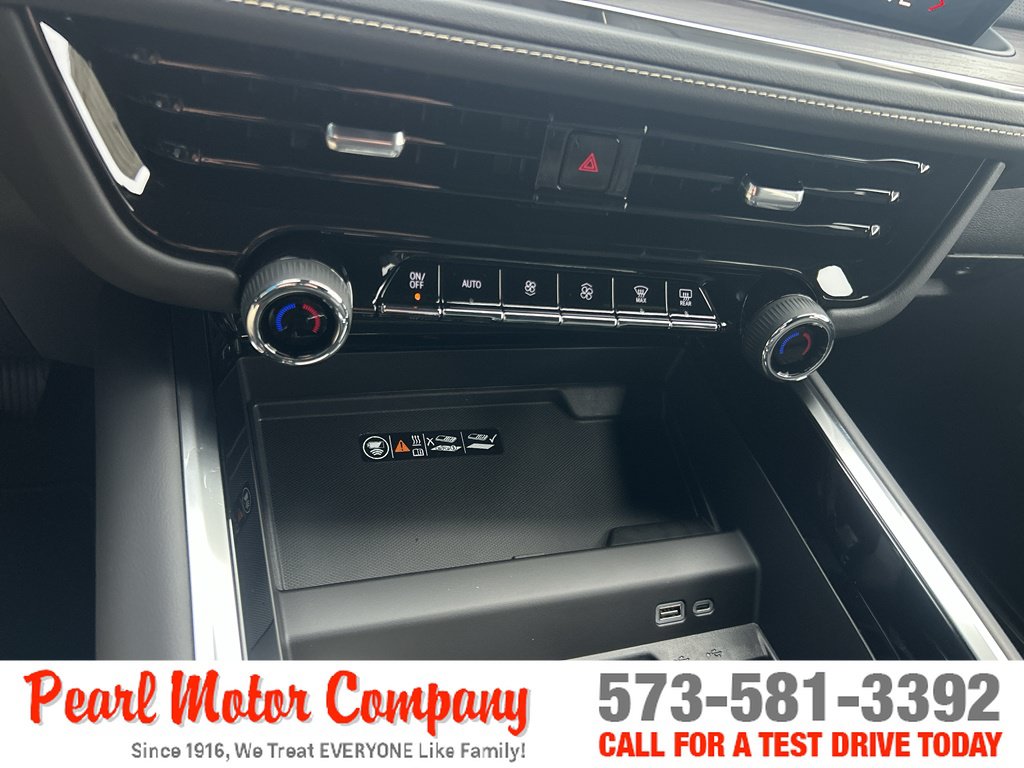 New 2026 Chevrolet Suburban Premier w/ Sun And Tow Package AWD/4WD image 18