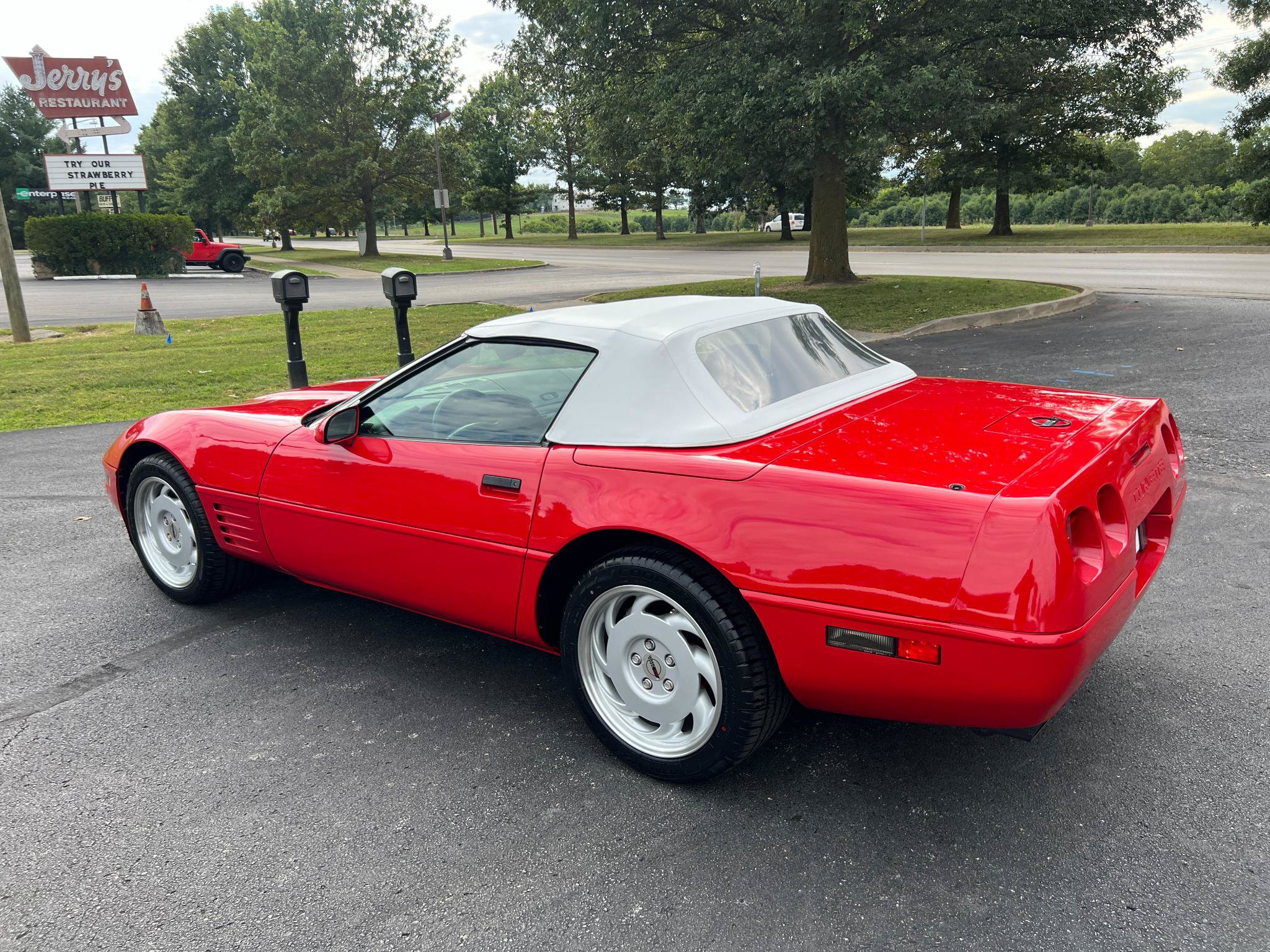 Used 1992 Chevrolet Corvette Convertible RWD image 15