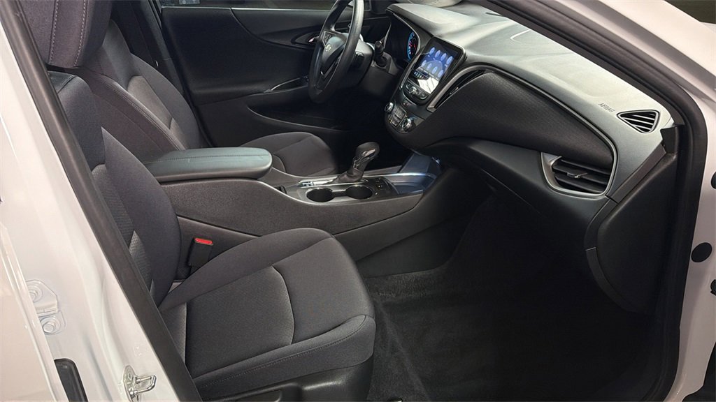 Used 2025 Chevrolet Malibu LT image 9