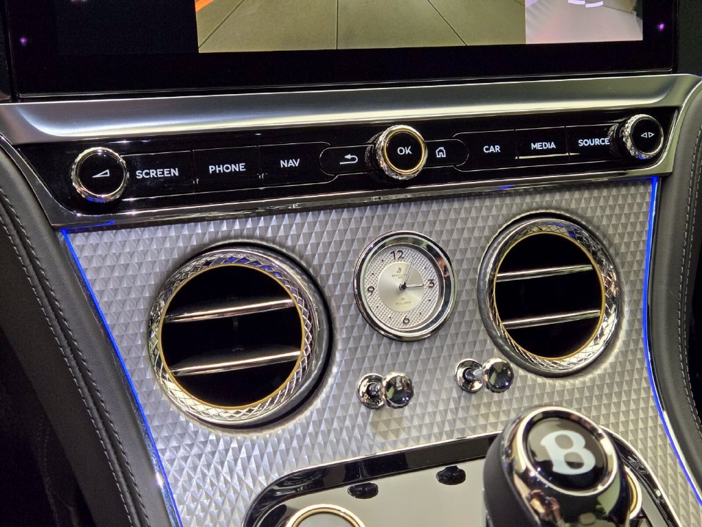 Used 2021 Bentley Continental GT AWD/4WD image 34