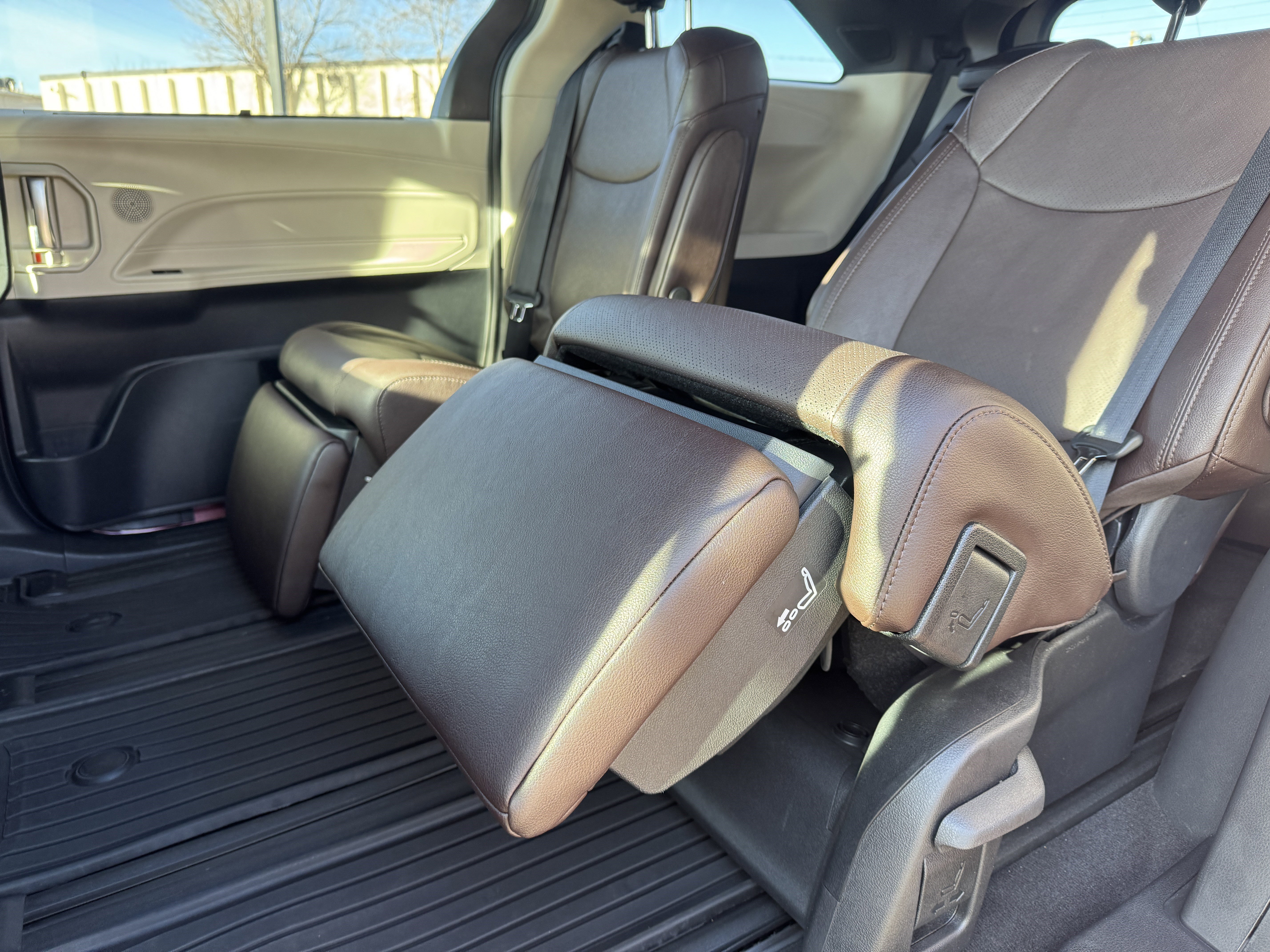 Used 2023 Toyota Sienna Platinum image 17