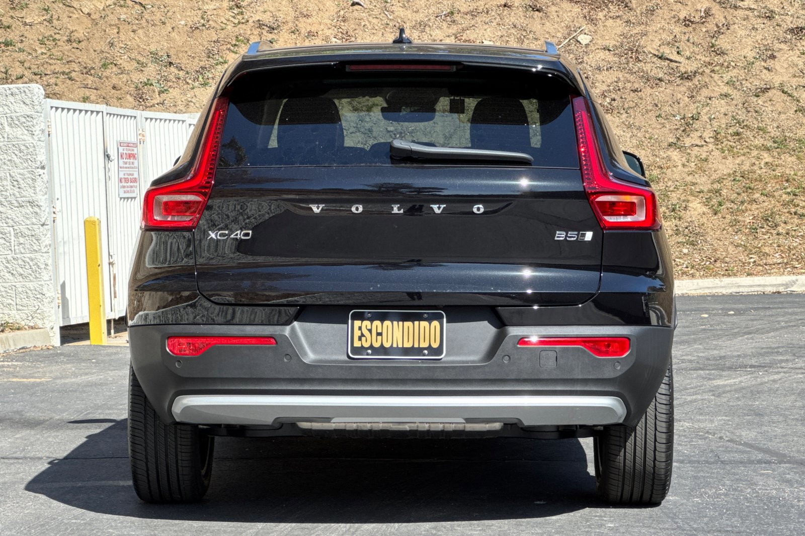 New 2025 Volvo XC40 B5 Core w/ Protection Package Premier image 6