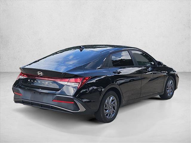 Used 2024 Hyundai Elantra SEL FWD image 5