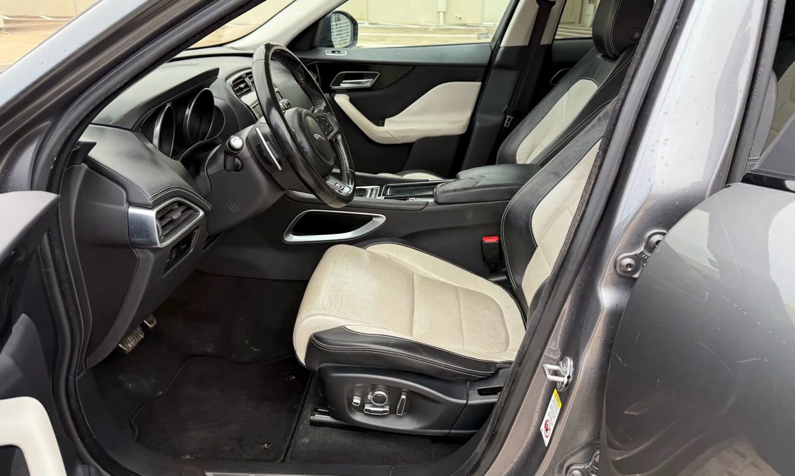 Used 2018 Jaguar F-PACE R-Sport image 12