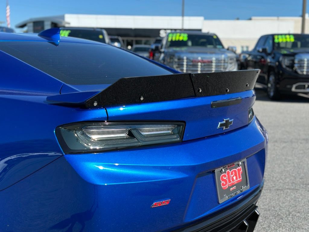 Used 2018 Chevrolet Camaro SS RWD image 36