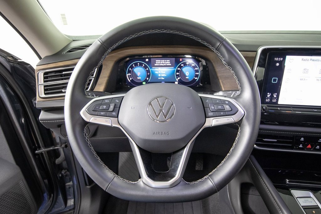 Used 2025 Volkswagen Atlas SE image 17