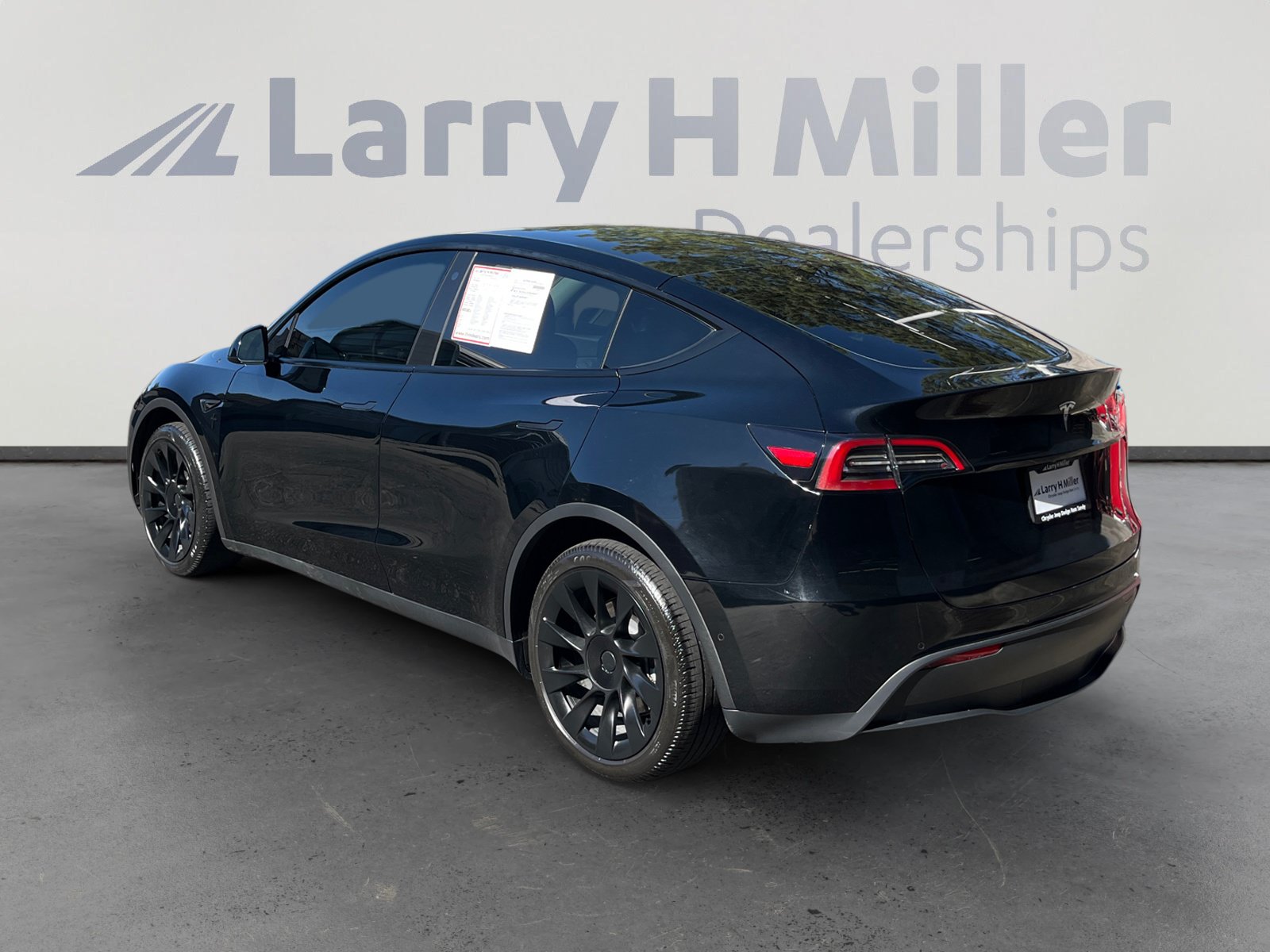 Used 2022 Tesla Model Y Long Range AWD/4WD image 3