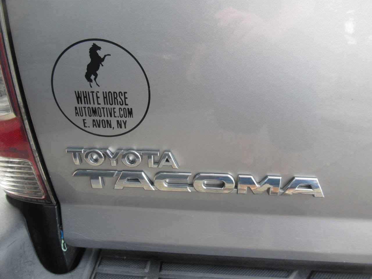 Used 2015 Toyota Tacoma 4x4 Access Cab V6 w/ TRD Sport Package image 9