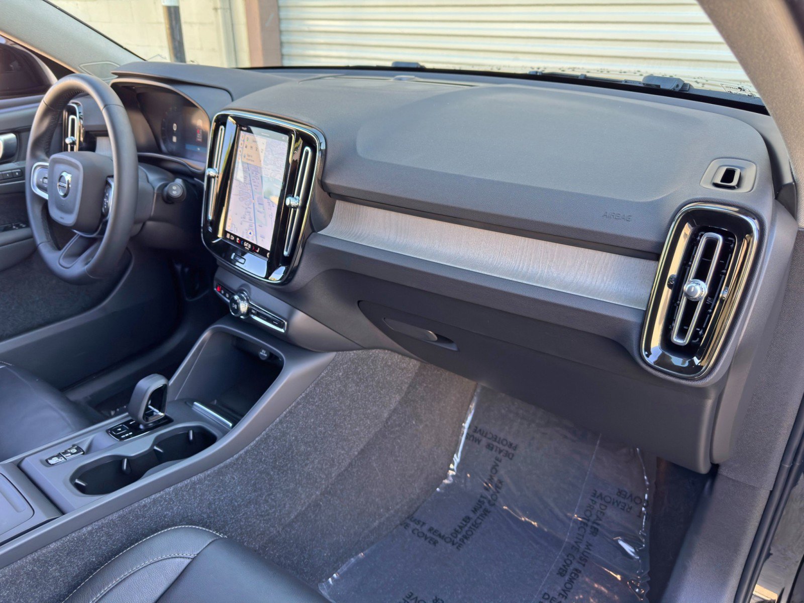 Used 2023 Volvo XC40 B5 Core w/ Protection Package Premier AWD/4WD image 13