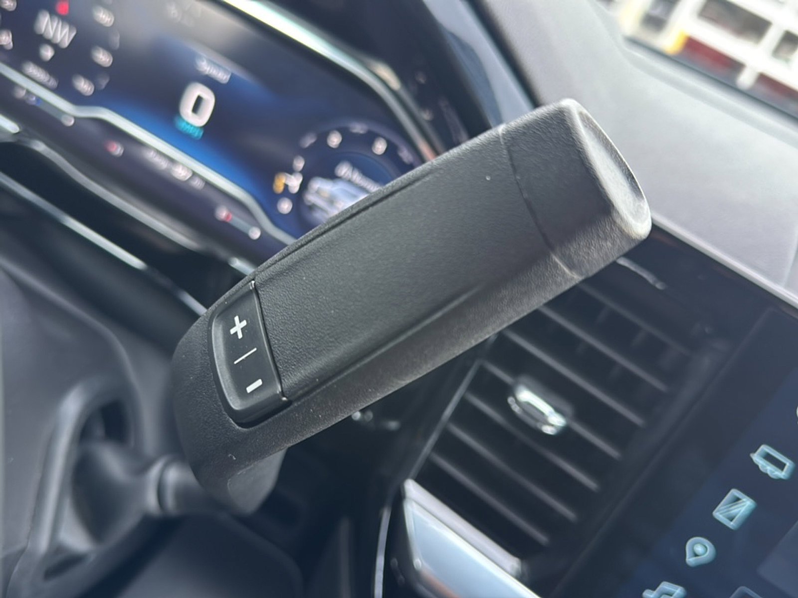 Used 2025 Chevrolet Silverado 1500 LT image 33