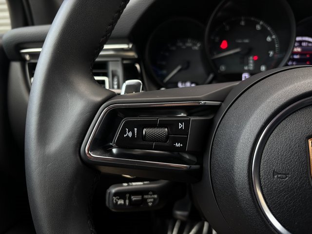 Used 2025 Porsche Macan image 15