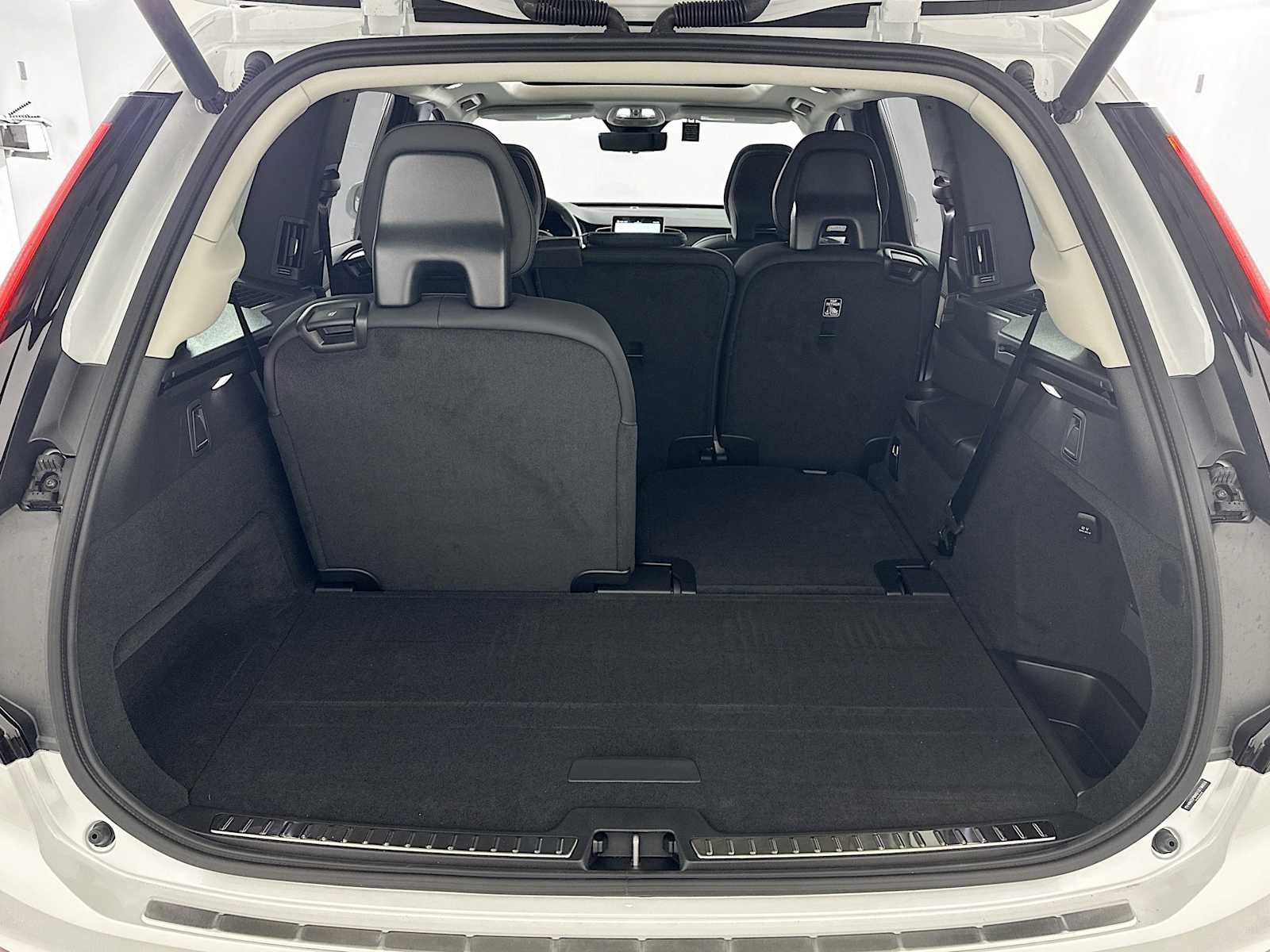 Used 2025 Volvo XC90 B6 Plus w/ Protection Package Premier image 25