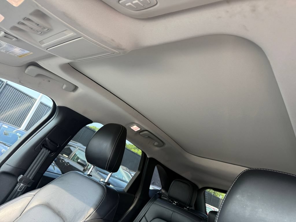 Used 2025 Ford Escape Platinum AWD/4WD image 30
