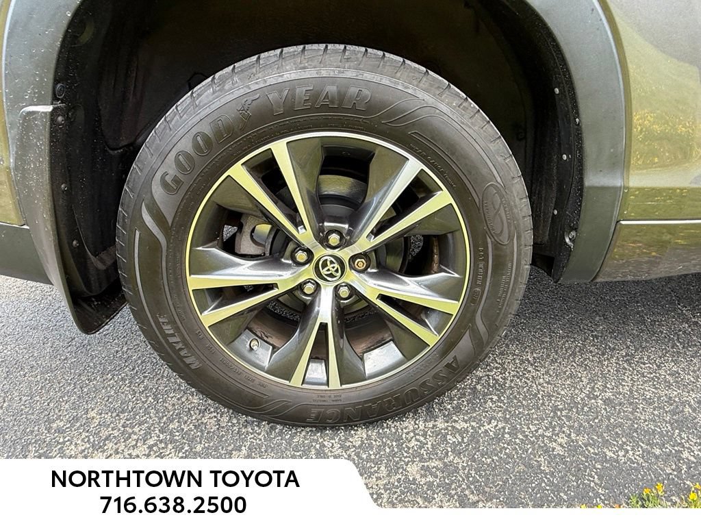 Used 2018 Toyota Highlander Plus AWD/4WD image 22