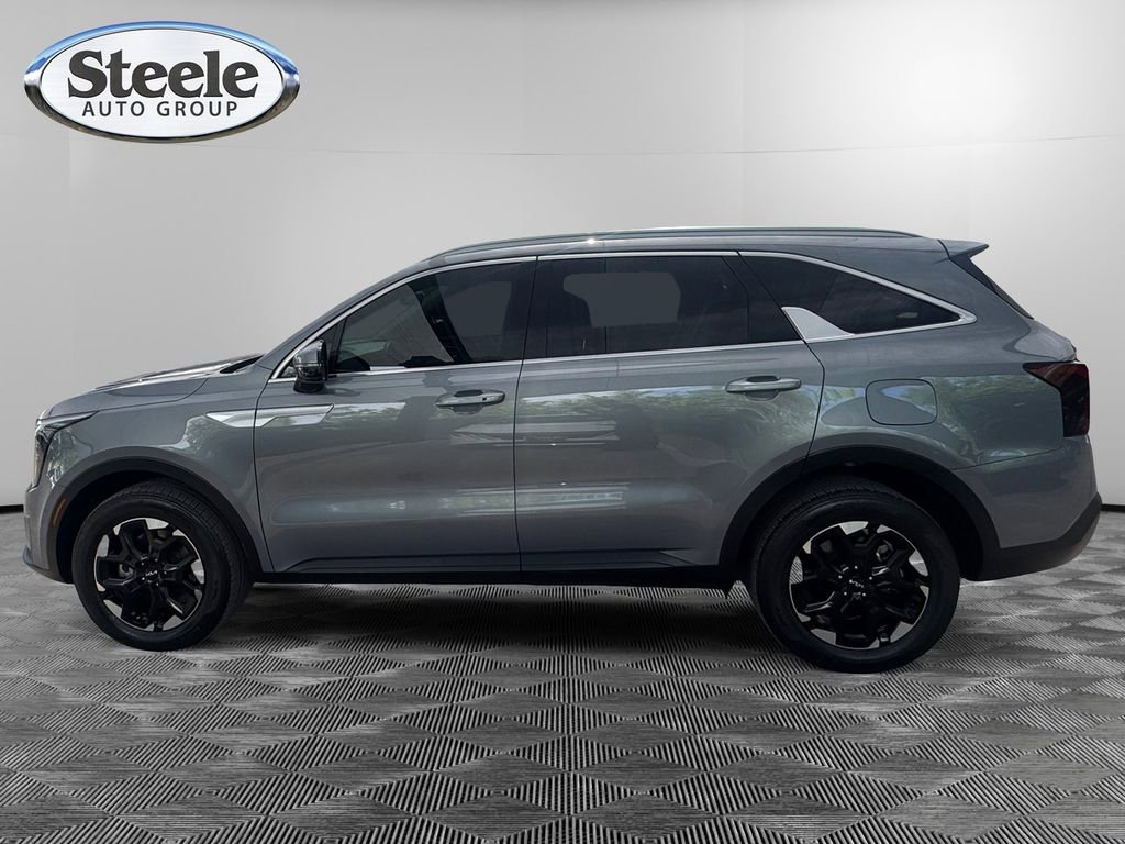 Used 2025 Kia Sorento S AWD/4WD image 2