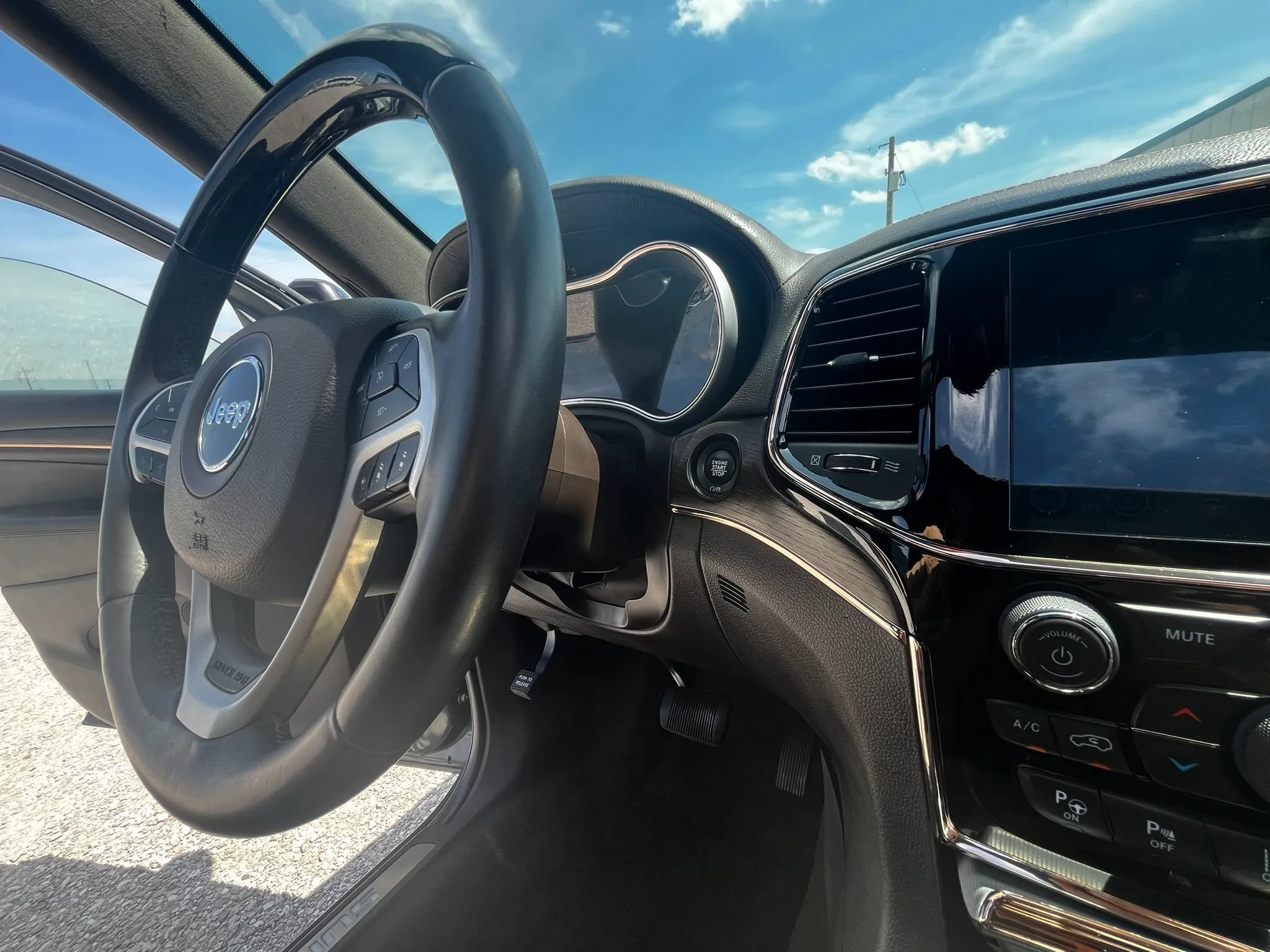 Used 2019 Jeep Grand Cherokee Summit w/ Platinum Series Group AWD/4WD image 20