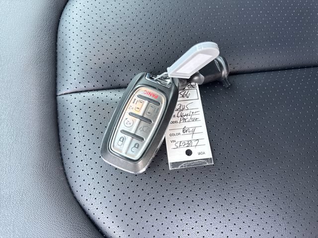 Used 2025 Chrysler Pacifica Select FWD image 33