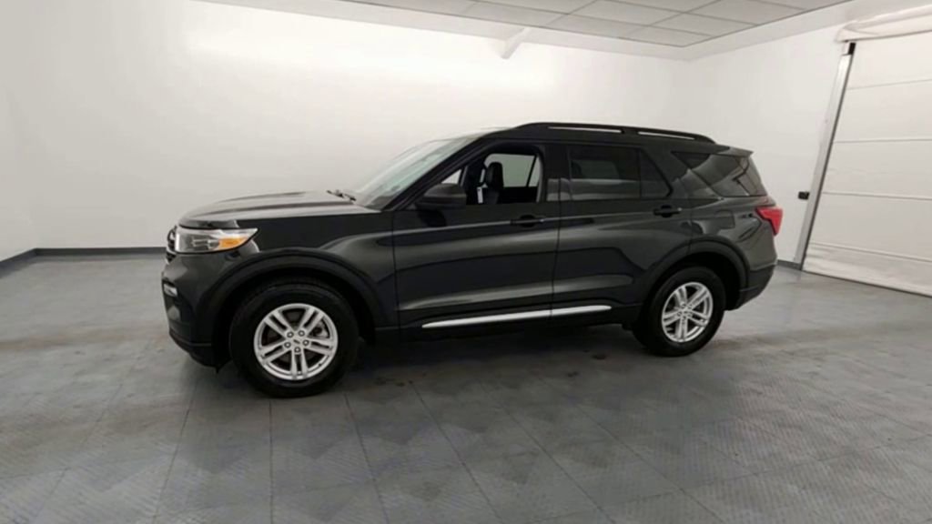 Used 2023 Ford Explorer XLT w/ Equipment Group 202A image 4