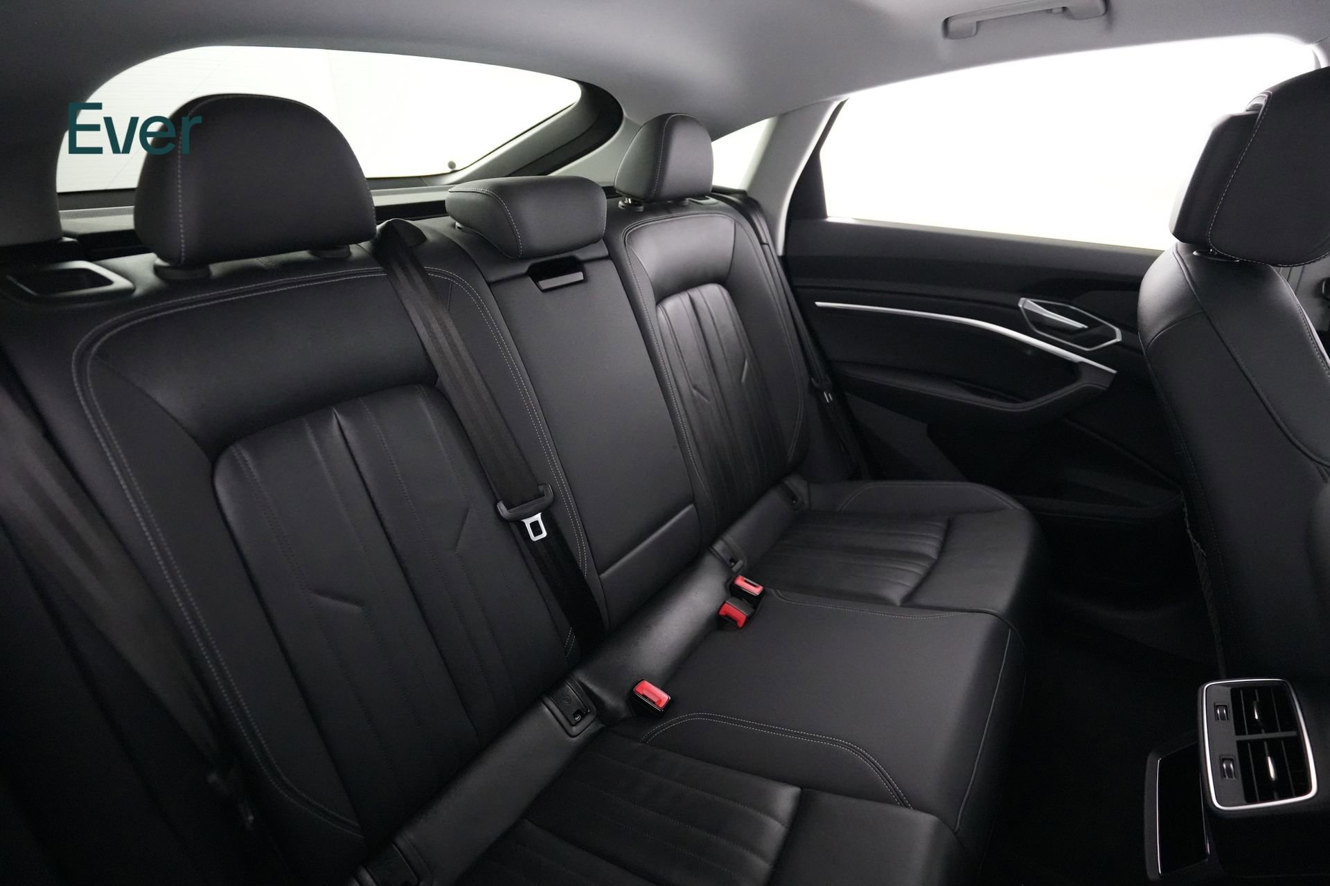 Used 2022 Audi e-tron Premium w/ Convenience Plus Package image 5