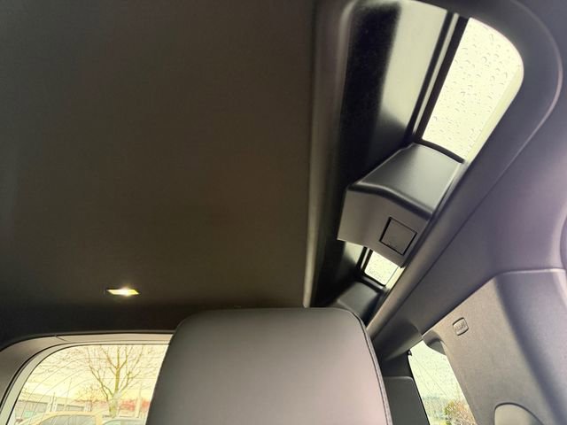 Used 2025 Land Rover Defender 110 S image 37
