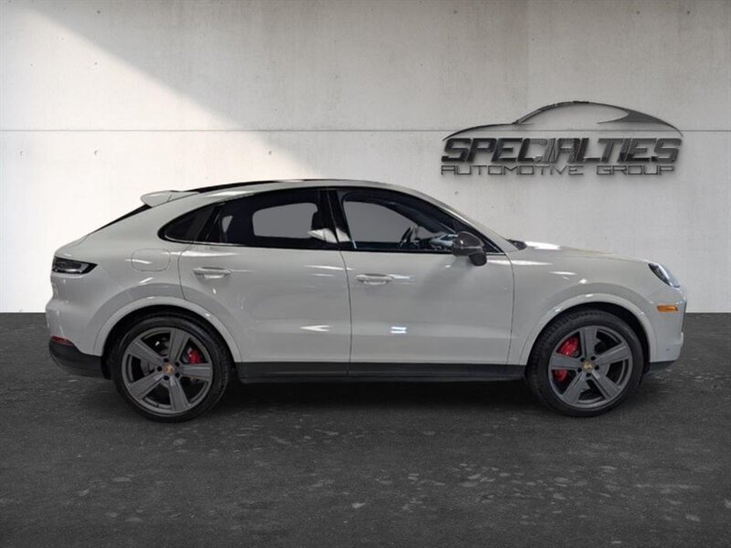 Used 2024 Porsche Cayenne S AWD/4WD image 11