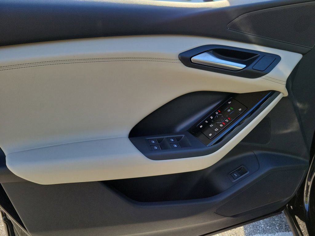 New 2025 Audi Q6 e-tron Premium image 19