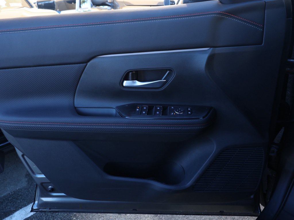 New 2026 Nissan Kicks SR FWD image 23