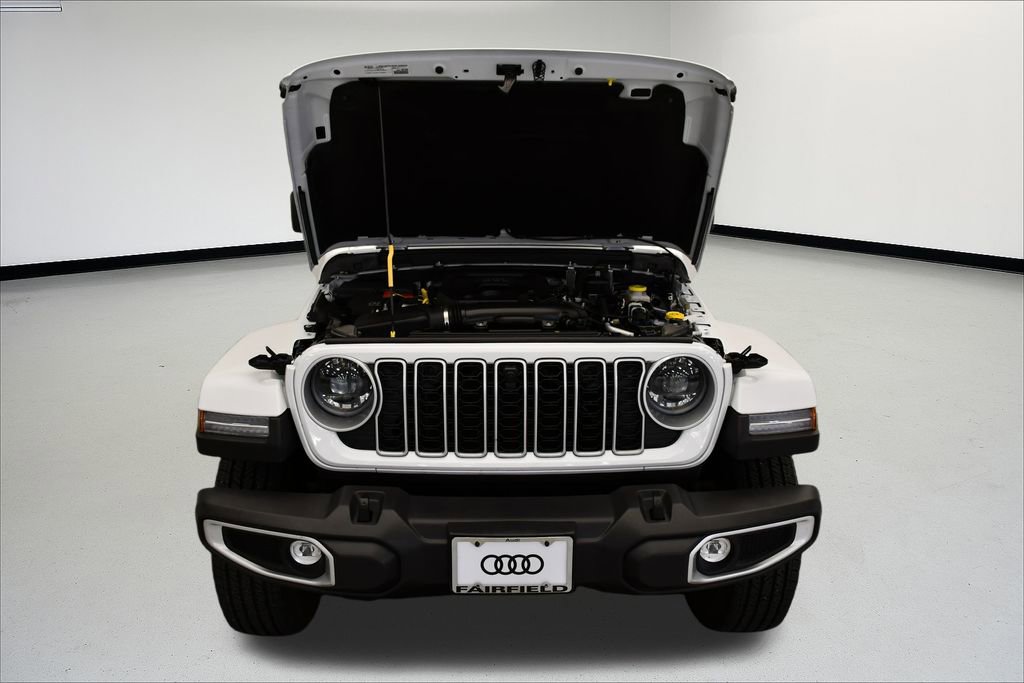 Used 2025 Jeep Wrangler Sahara image 12