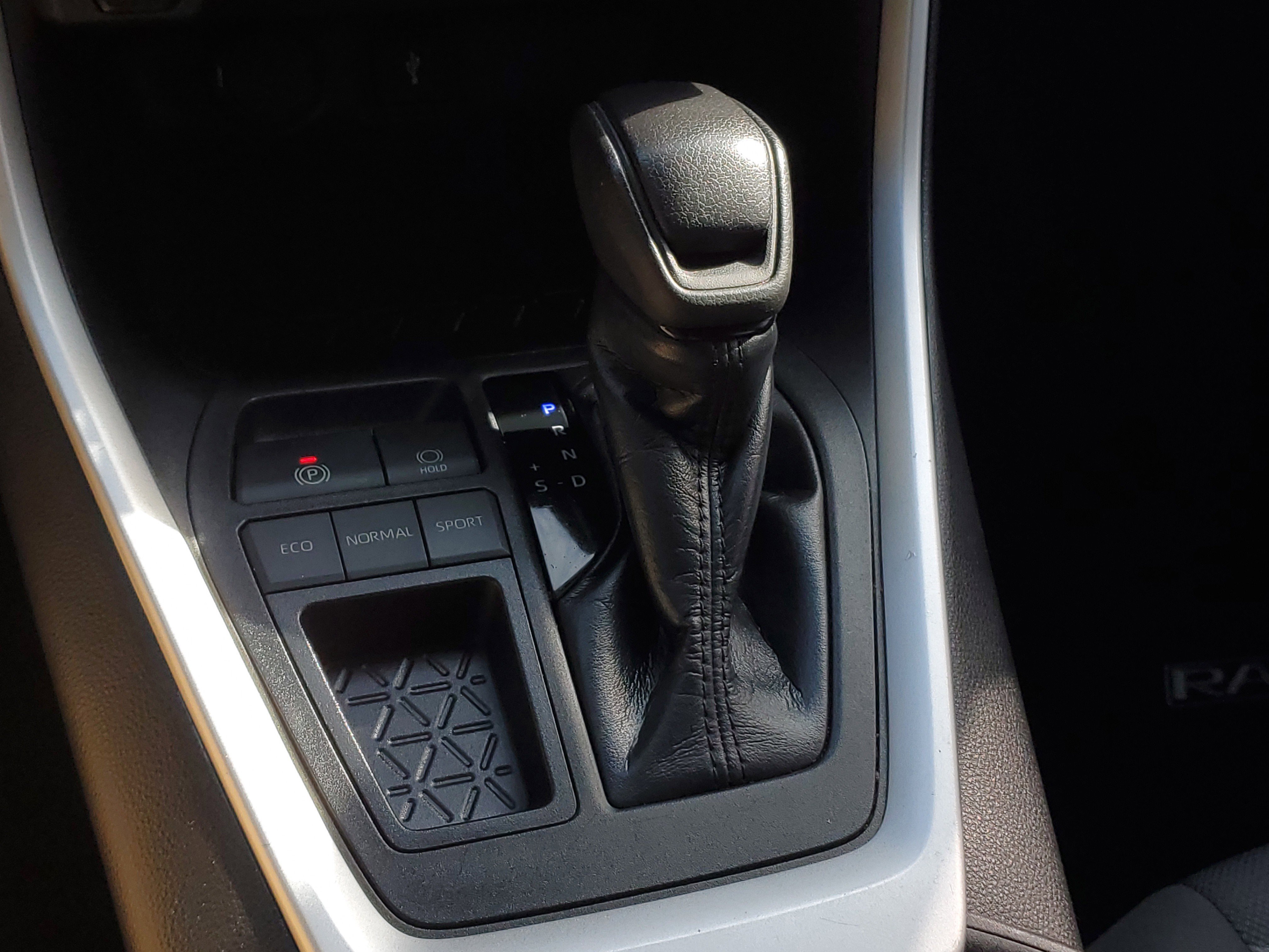 Certified 2021 Toyota RAV4 XLE w/ Convenience Package image 30