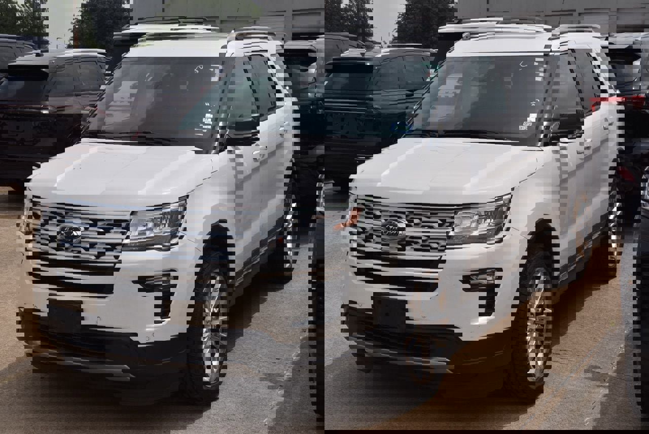 Used 2019 Ford Explorer XLT w/ Equipment Group 202A AWD/4WD image 2